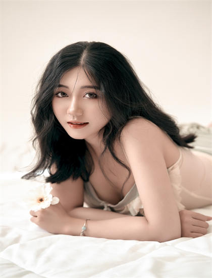 表演艺术解析：《墙里的猫》的配角的精彩演绎与功能作用 理解角色塑造的艺术